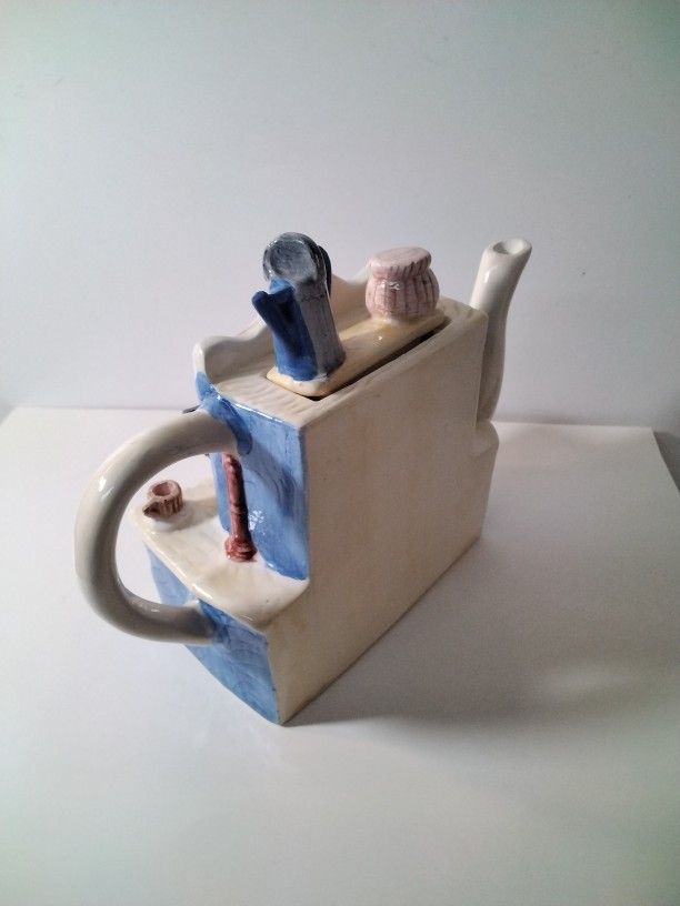 Very Cute House Tea Pot .