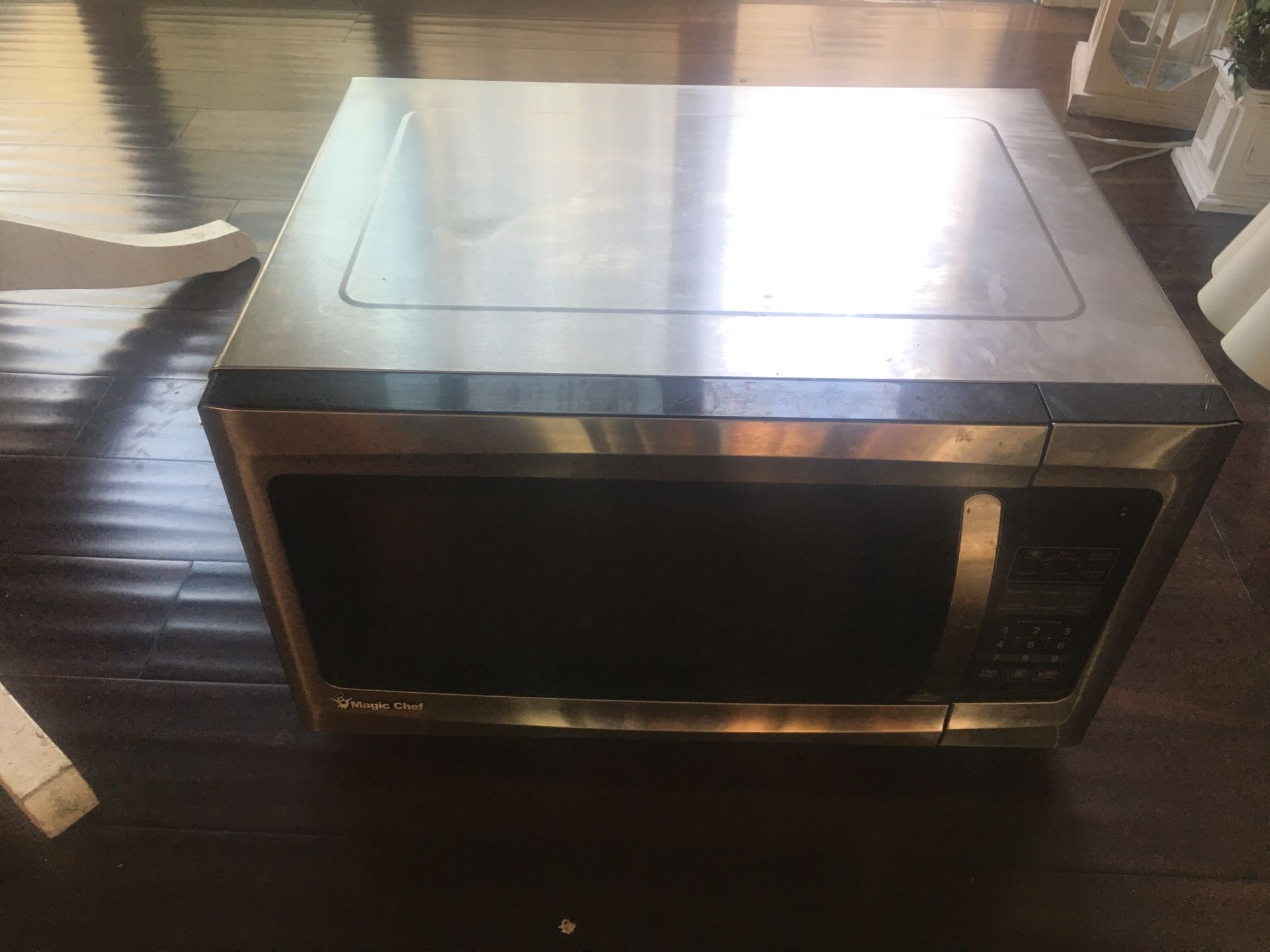 Magic chef microwave! Good condition!