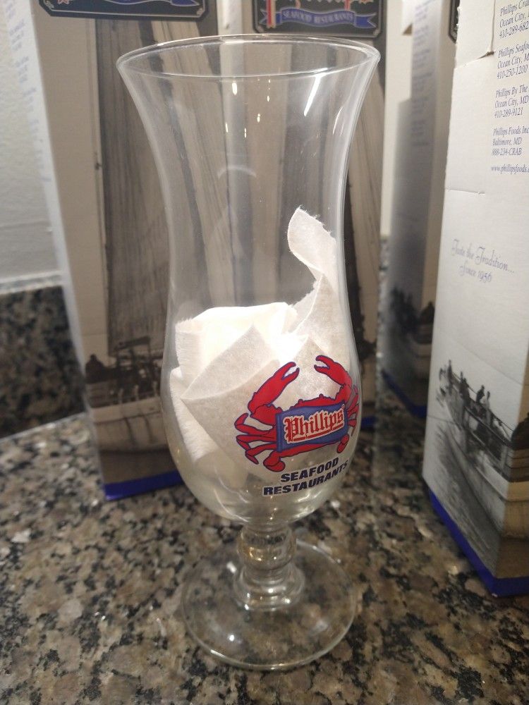 Vintage Phillips Crab House Hurricane Glass Maryland Seafood Restaurant Stemware
Selling as a set. Not individual. Great shape. A little dusty from b