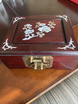 Jewelry box 6” x 5”  x 2 1/2” tall Excellent Condition Thumbnail
