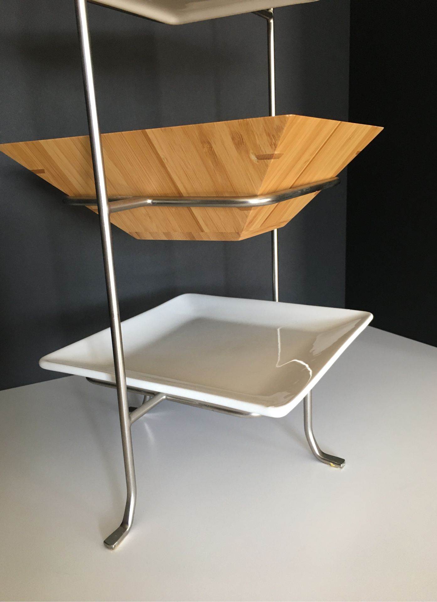 Pampered Chef 3 Tier Serving Rack with 2 Plates & Bamboo Bowl