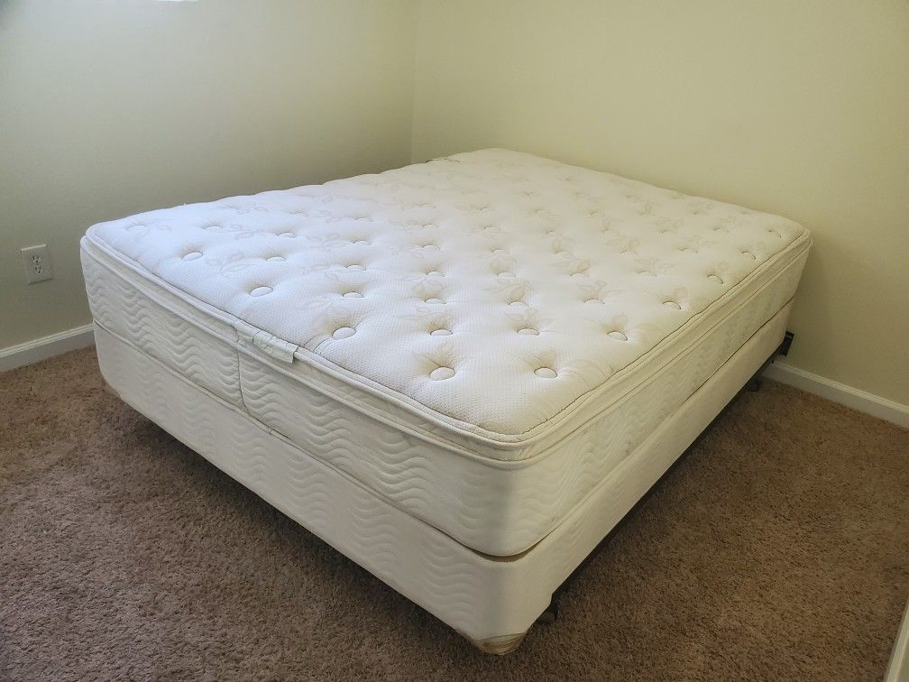 Queen Super Pillow Top Plush (Simmons)