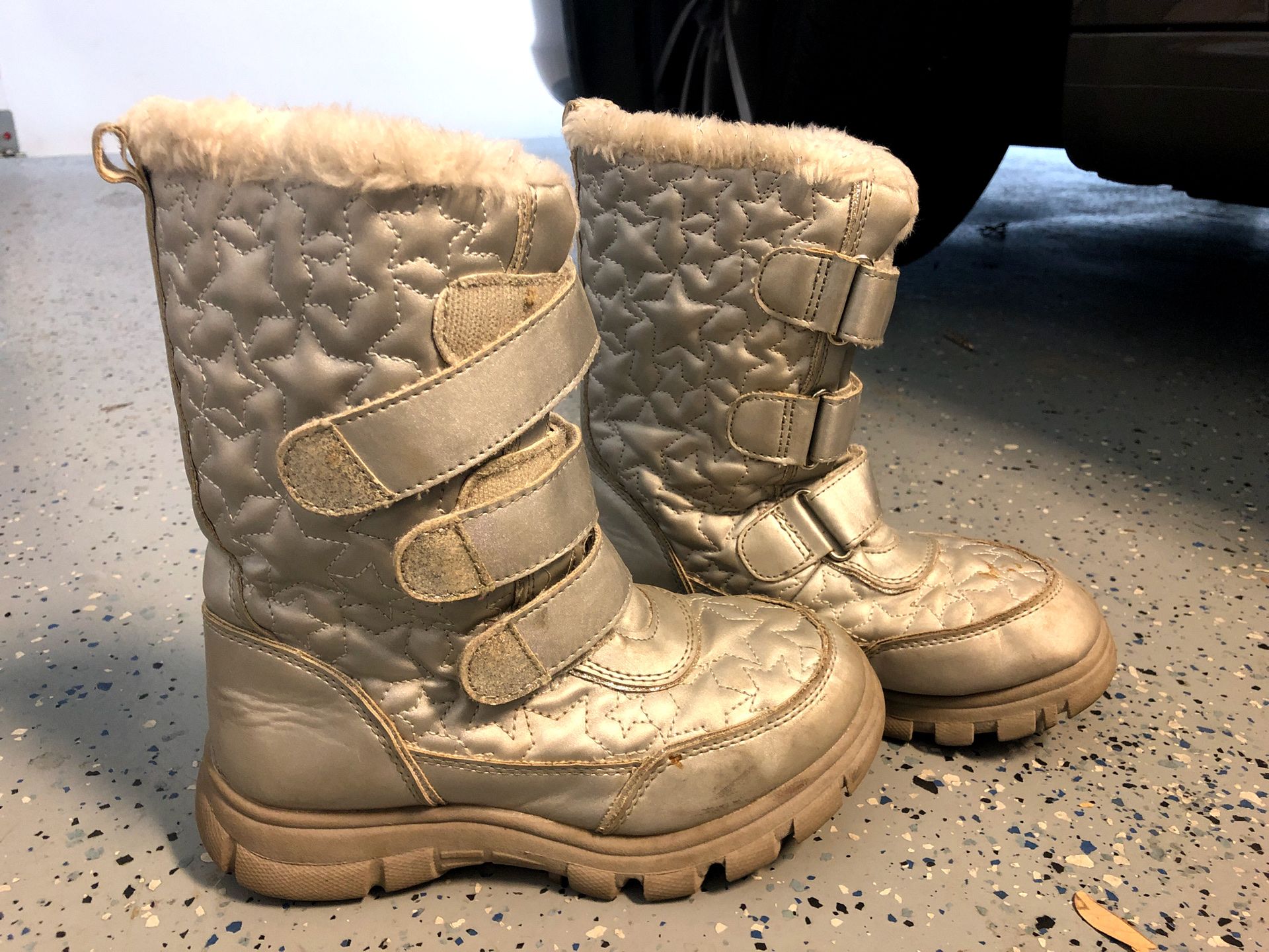 Girls snow boots size 2