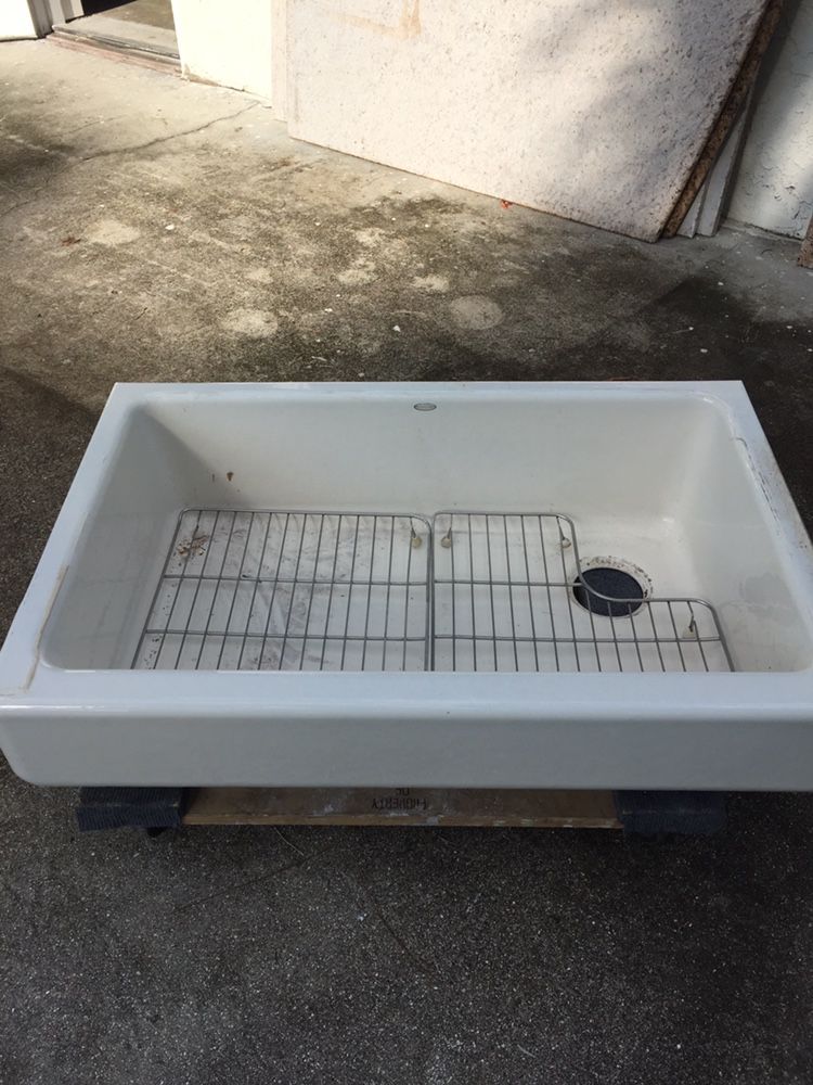KOLER FARMER SINK BEIGY COLOR