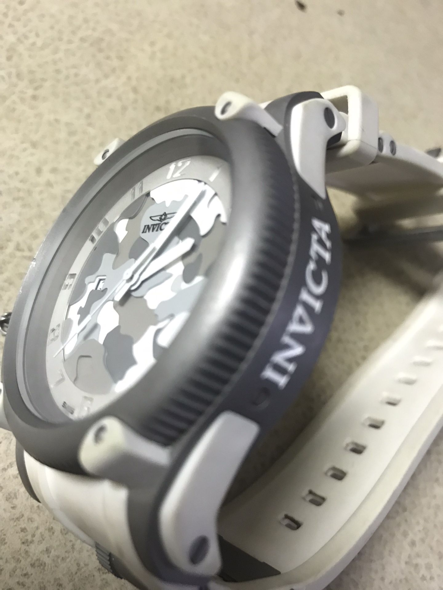 Invicta White Siberian Tiger Model 1200