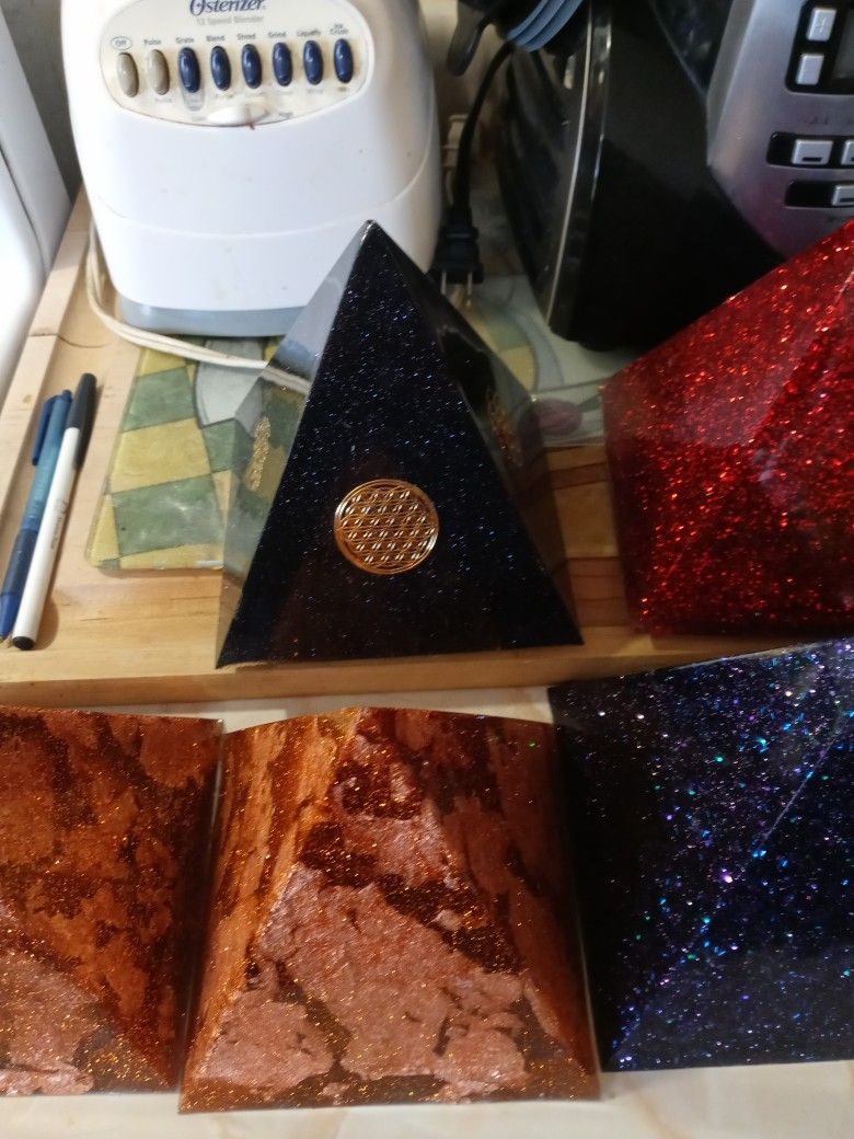 Mystical Pyramids For Taro Card Reading