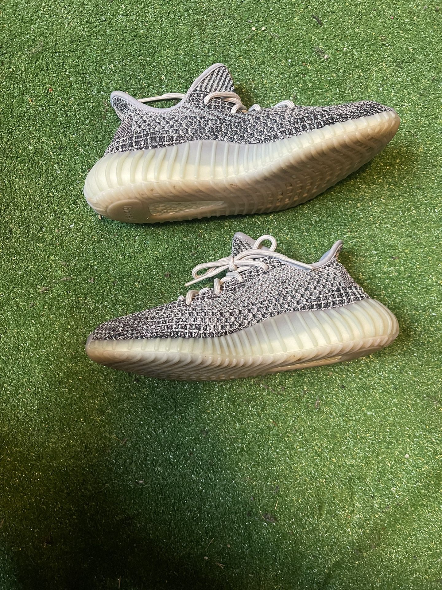 yeezy 350 v2 ash blue