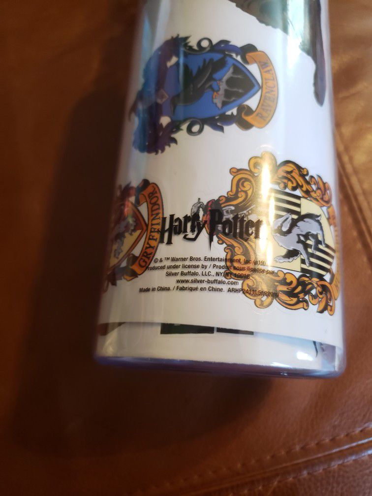 Harry Potter Gryffindor 32 Oz Water Bottle W/ Stickers NEW