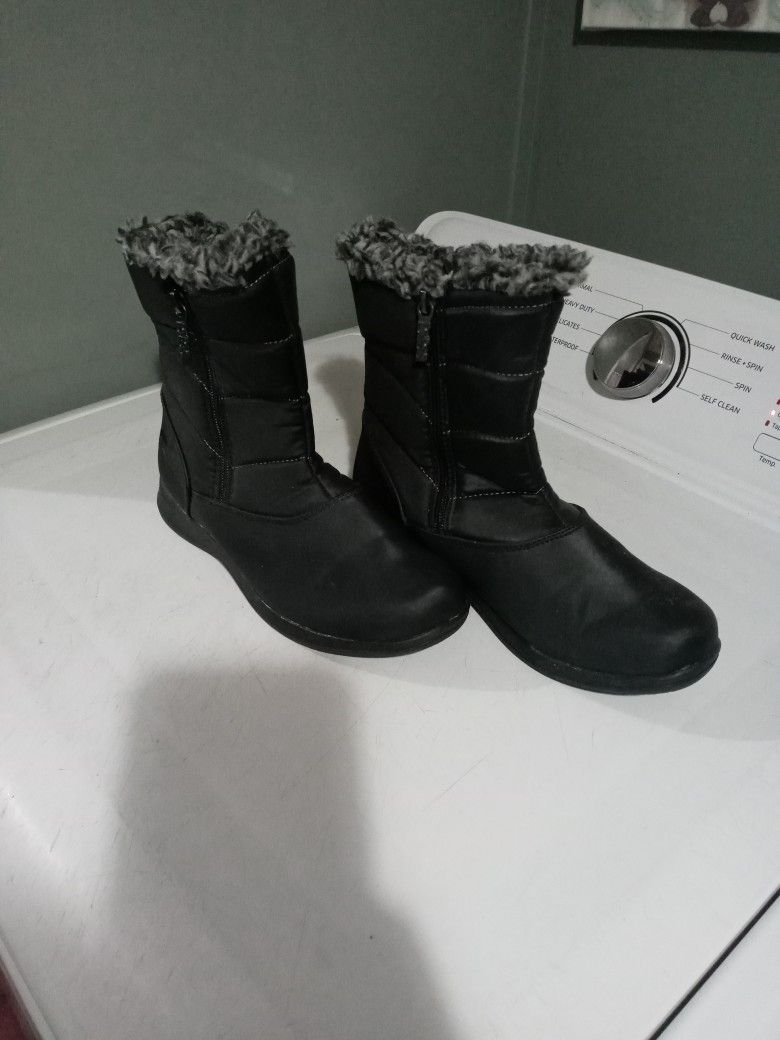 Snow/ Rain Boots Women Size 7