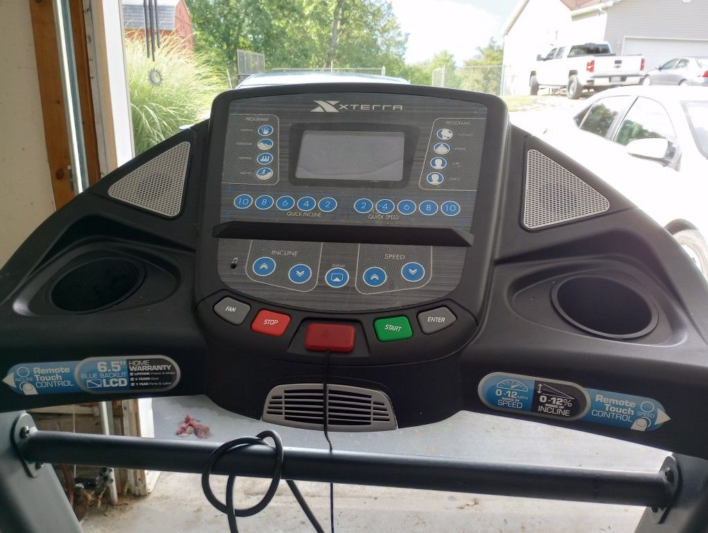 XTERRA TR600 Treadmill With Speakers And Fan