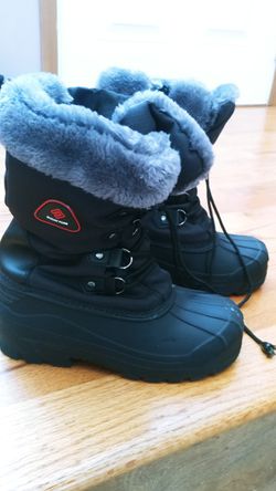 Kids Snow Boots Size 5 Thumbnail