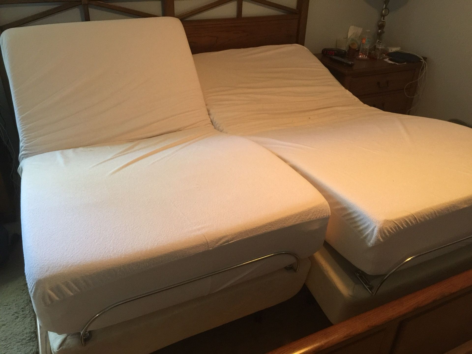 Tempur pedic split king bed w/remote control adjustable & vibration