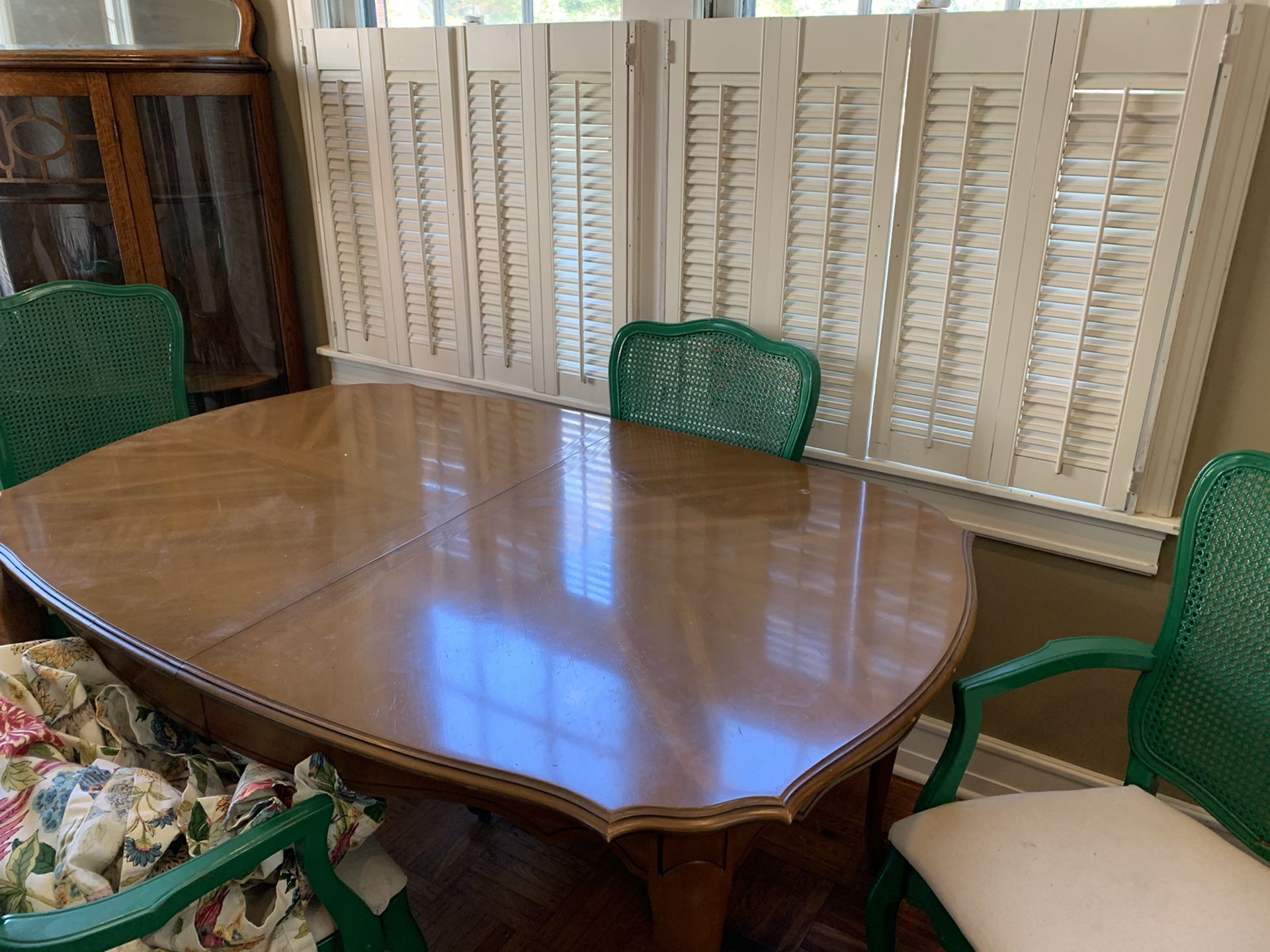 Dining room table & 4 chairs