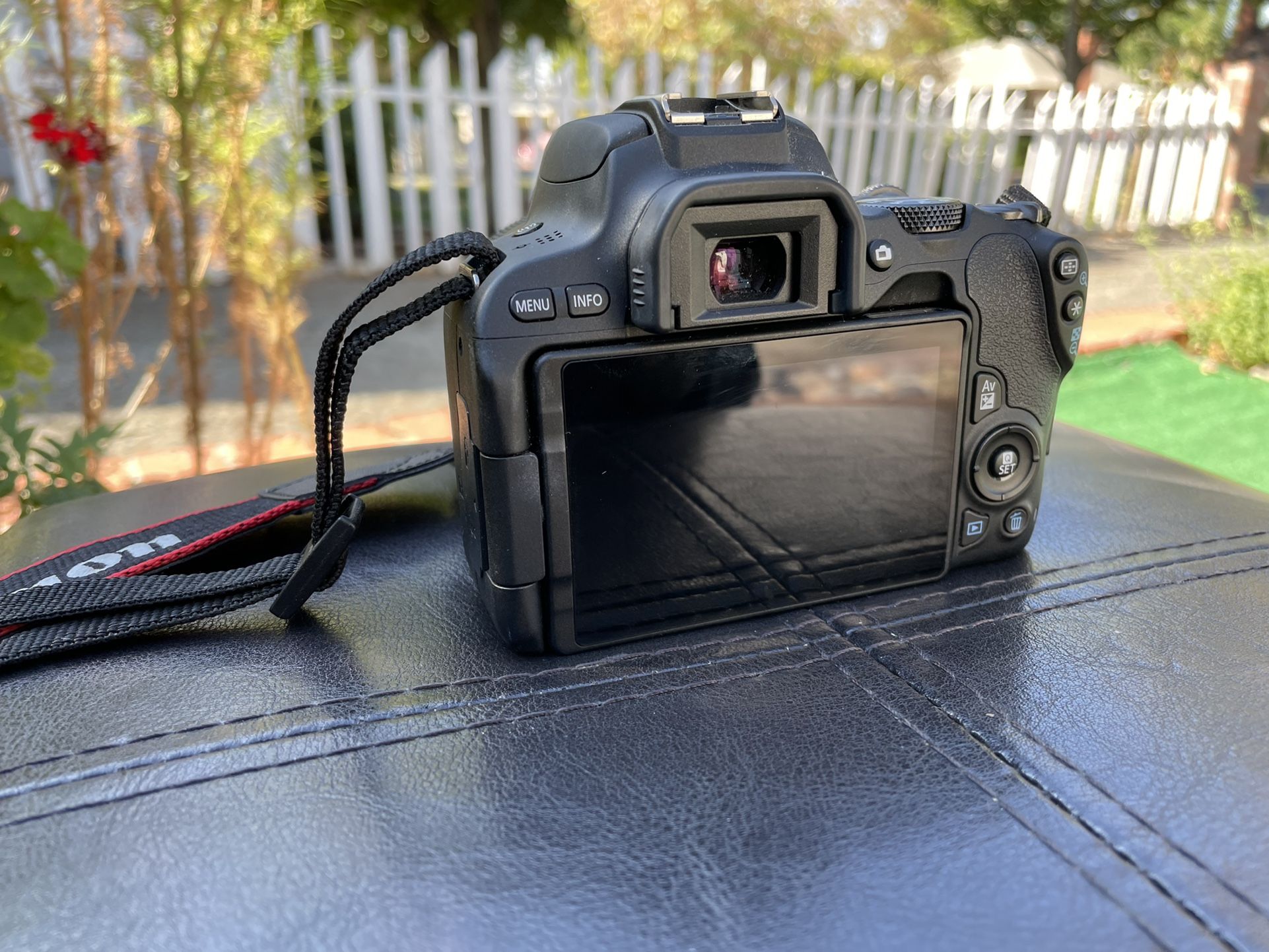 Canon EOS Rebel SL2 DSLR Camera with EF-S 18-55mm IS STM Lens in Black