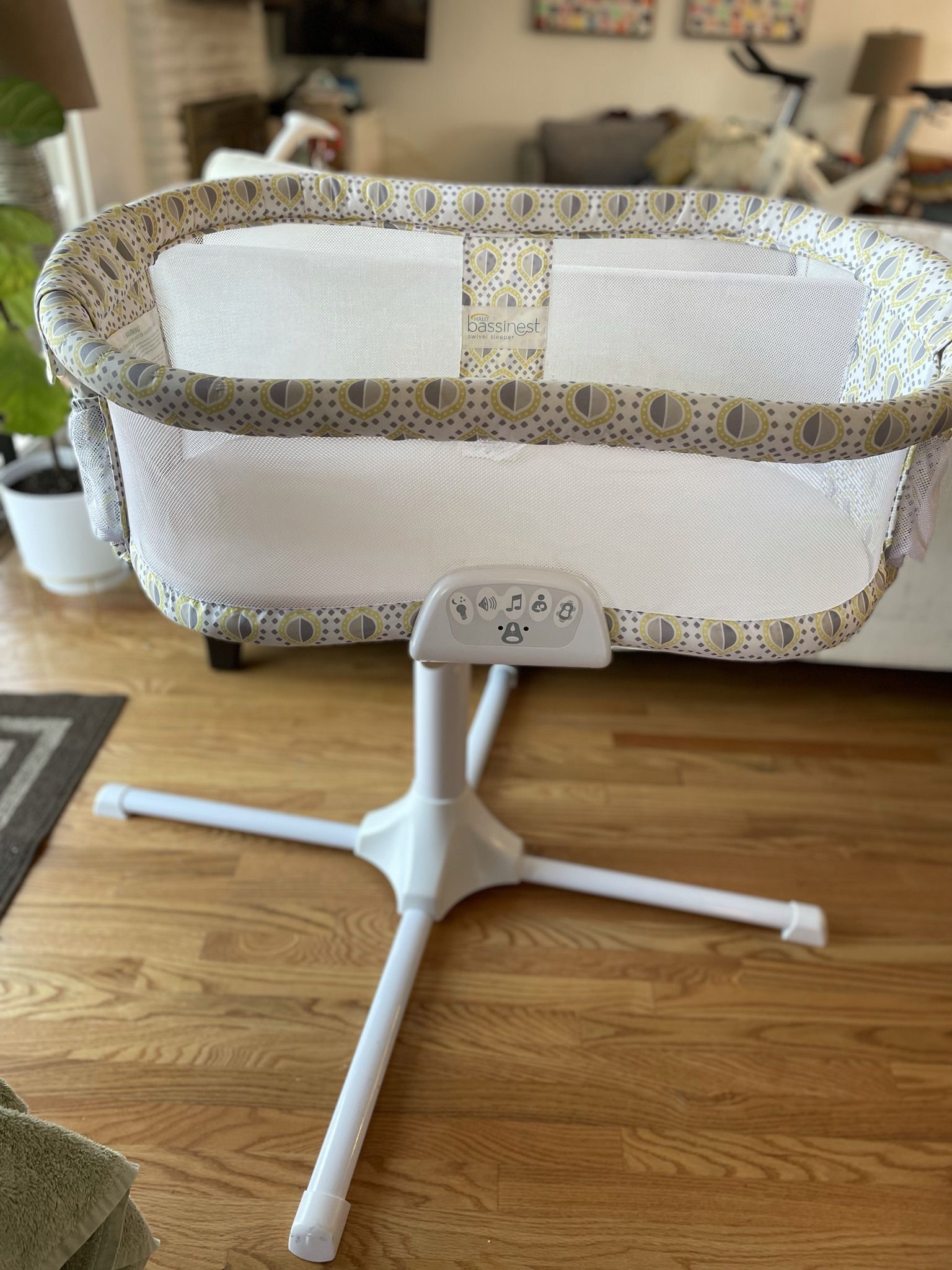 Halo Bassinet - Like New