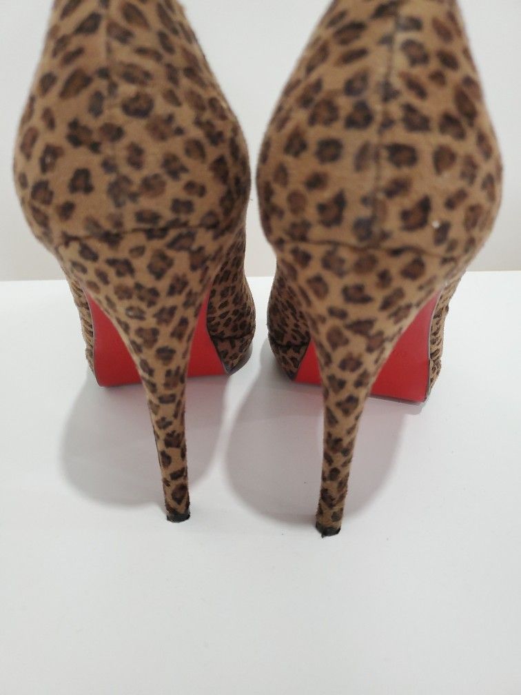 Colin Stuart Size 8M Leopard Fabric Heels
