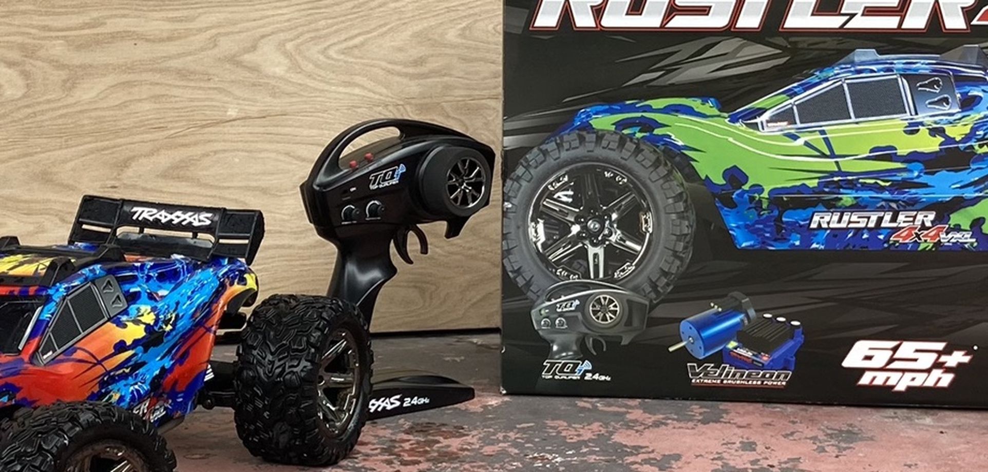 Traxxas rustler 4 x 4 vxl RC car