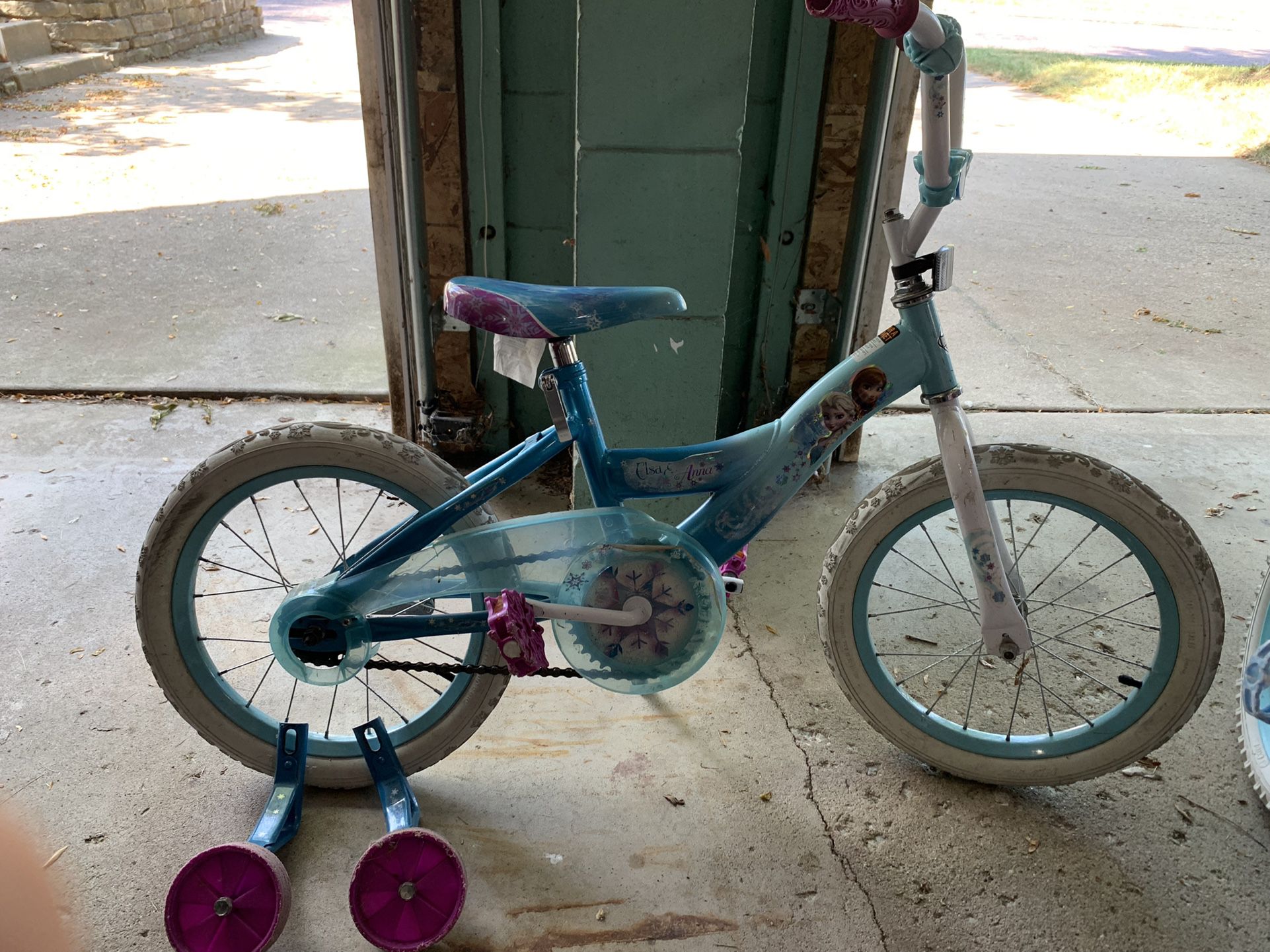 Girls Bicycle 16” Wheels w/training wheels