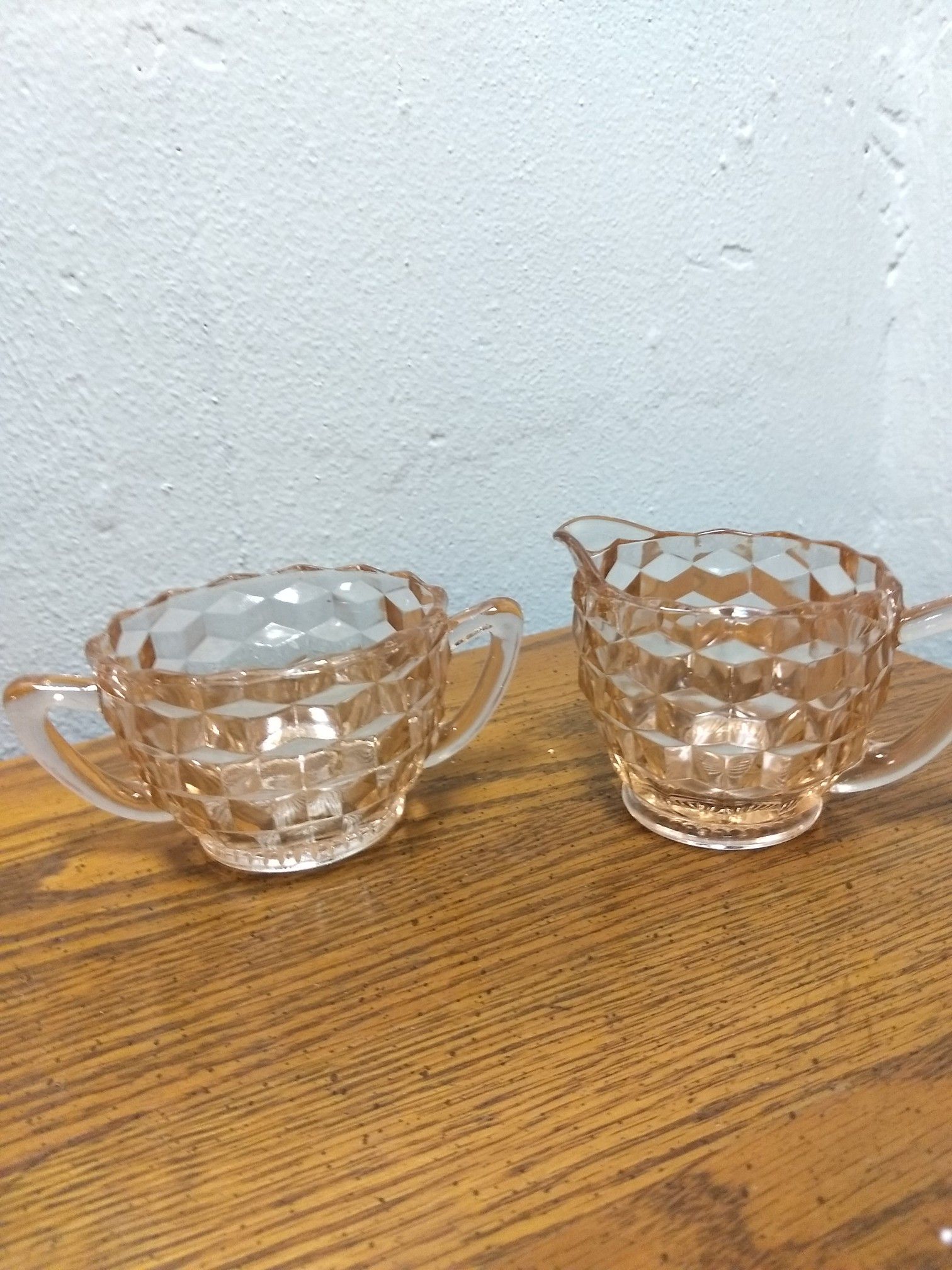 Pink glass sugar and creamer, depression glass. Perfect condition!
