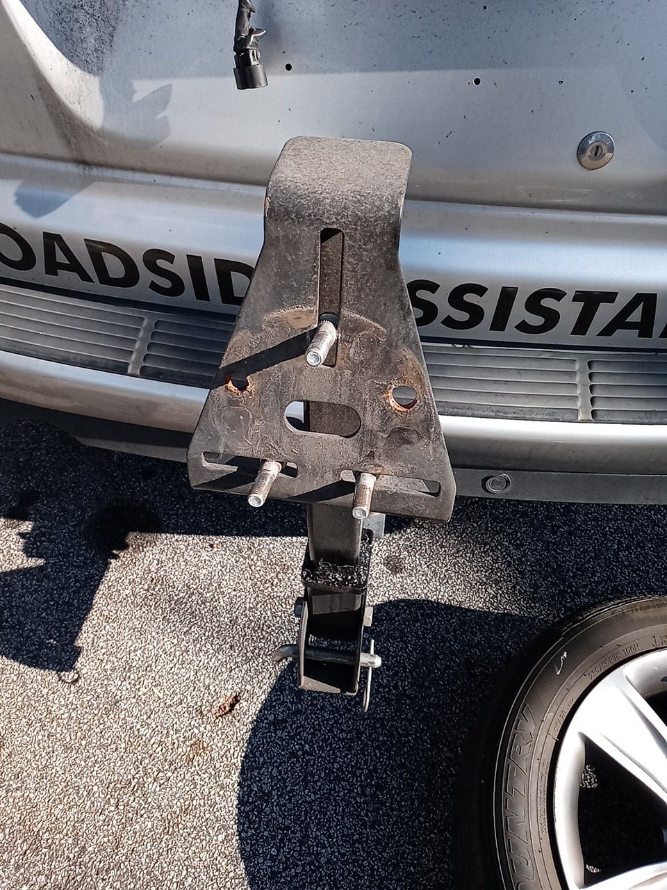 Spare tire carrier for trailer hitch