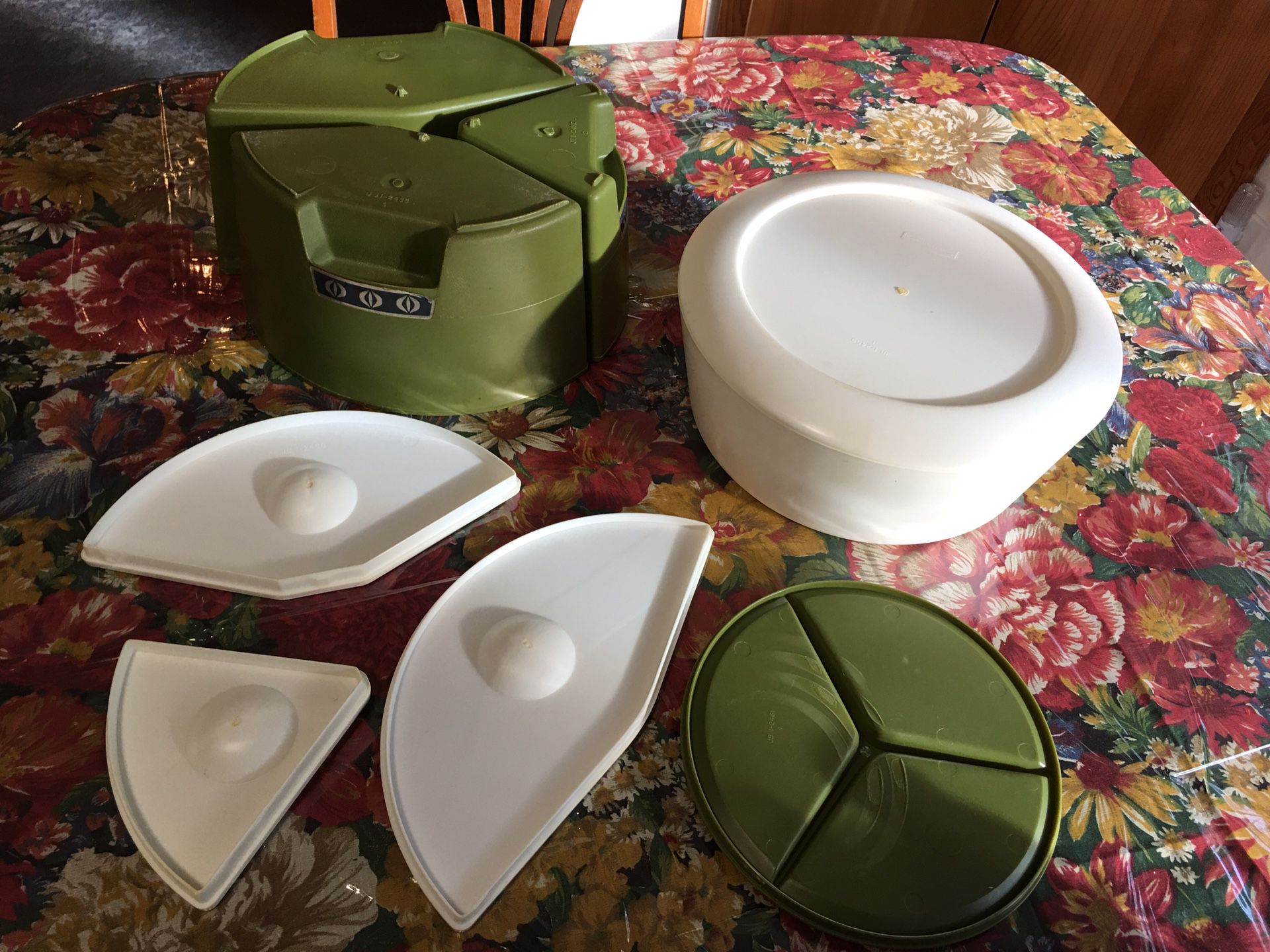 Vintage Rubbermaid Avocado Green Revolving Canister Carousel Lazy Susan 70's