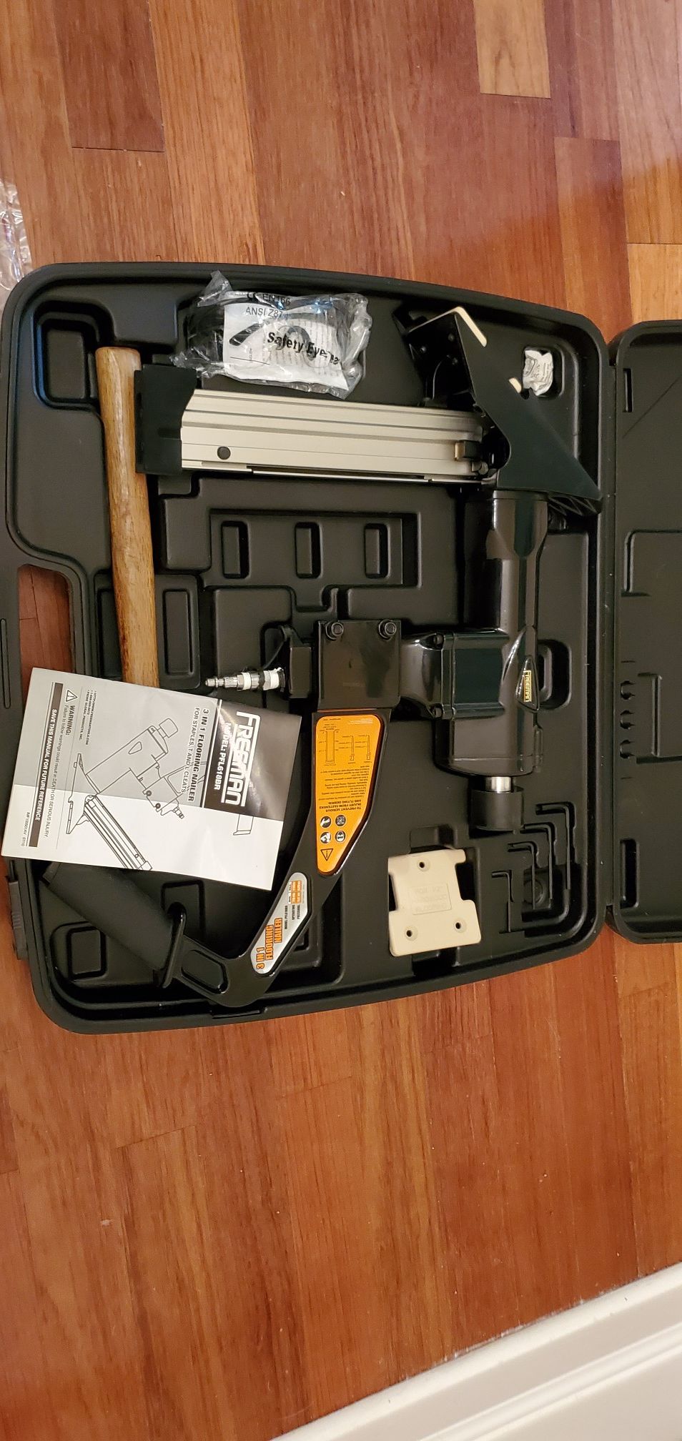 Freeman PFL618BR Pneumatic 3in1 15.5Gauge and 16Gauge 2" Flooring