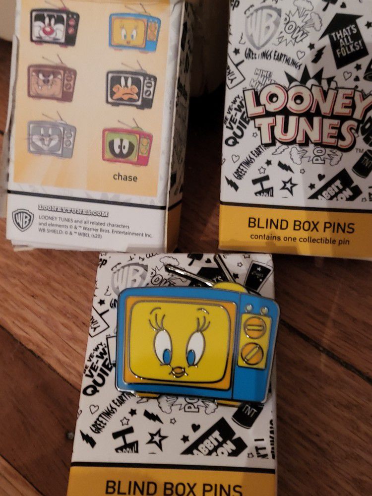 Looney Tunes Tweety Bird Pin Enamel Metal Blind Box 