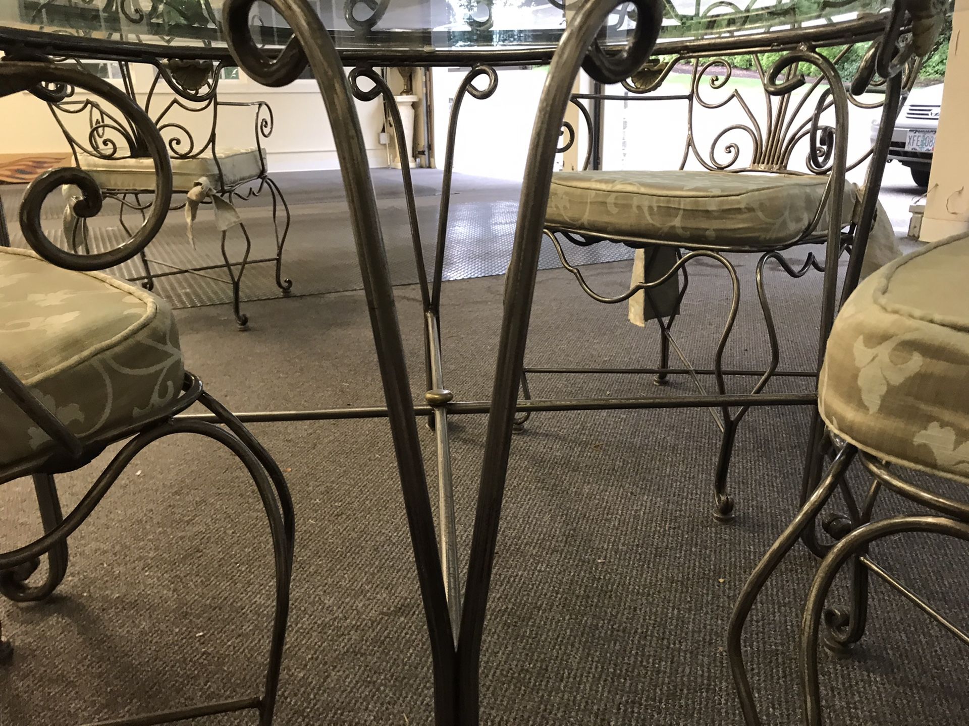 Beautiful Glass 5pc dining nook or patio set