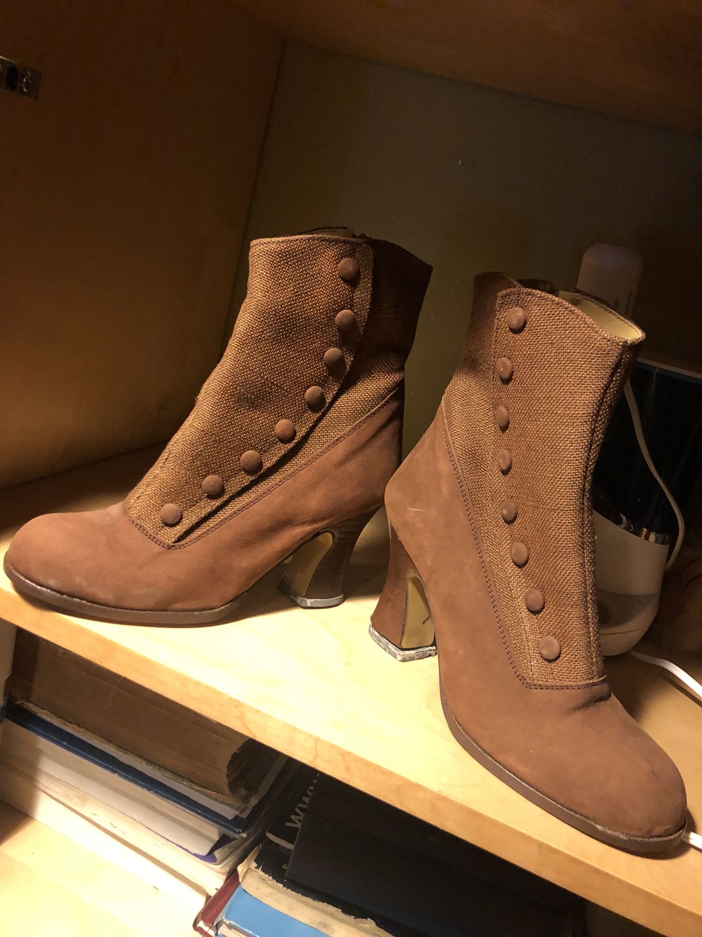 Actic women shoes size 7-1/2