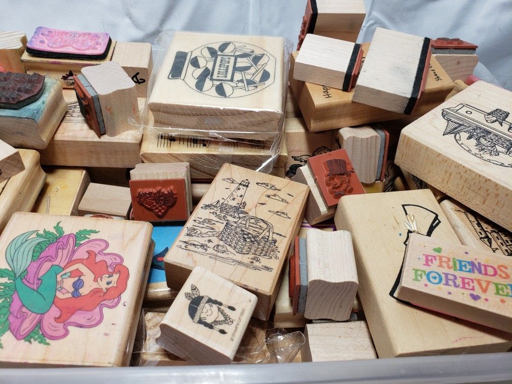 Scrapebooking lot of 95 Rubber stamps . mixed brands, all in good condition & smoke free home. Lot weighs 9 Lb