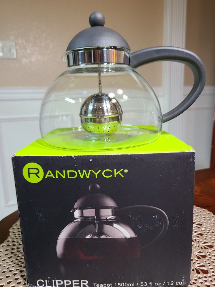 Clear glass teapot
