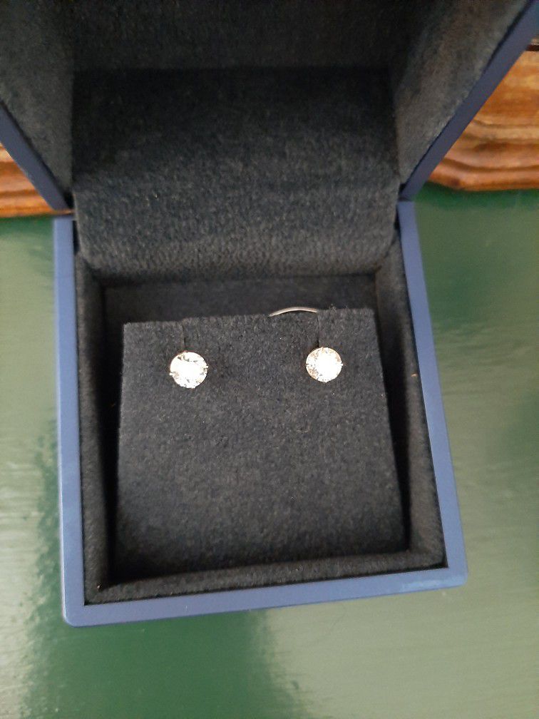 1 Carat Diamond Stud Earrings 
