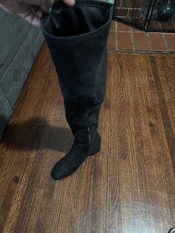 These new boots are sold I never put them on Nine West size 7.5 I sell them at a price of $ 95 any information you can send me a message Thumbnail