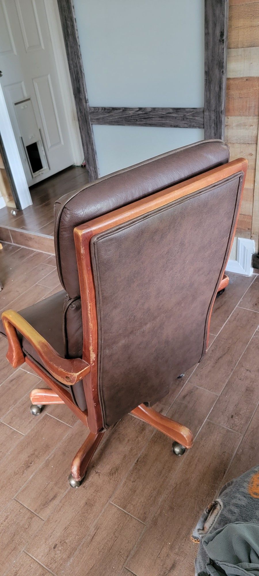 Leather Hardwood Executive High back Office Chair