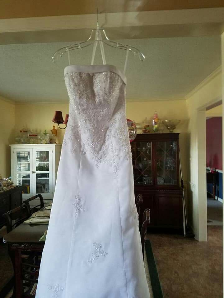 Wedding dress new size 2