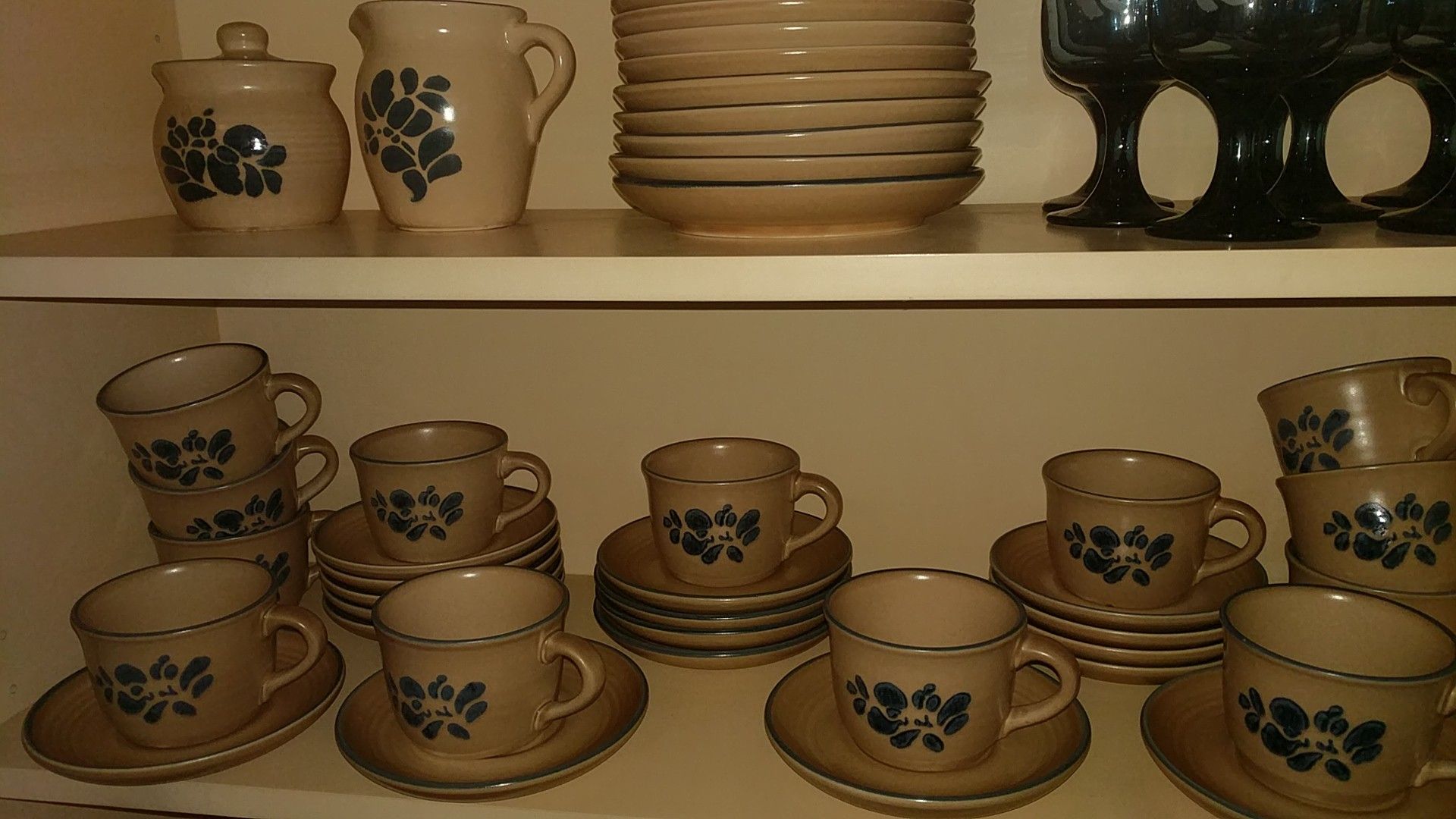 Pfaltzgraff Folk Art collection