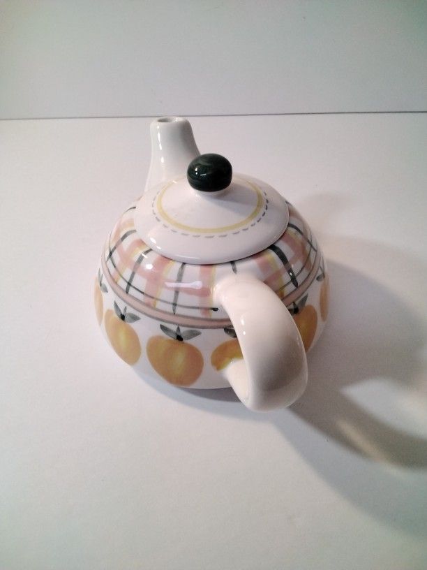 Very Cute Tea Pot .