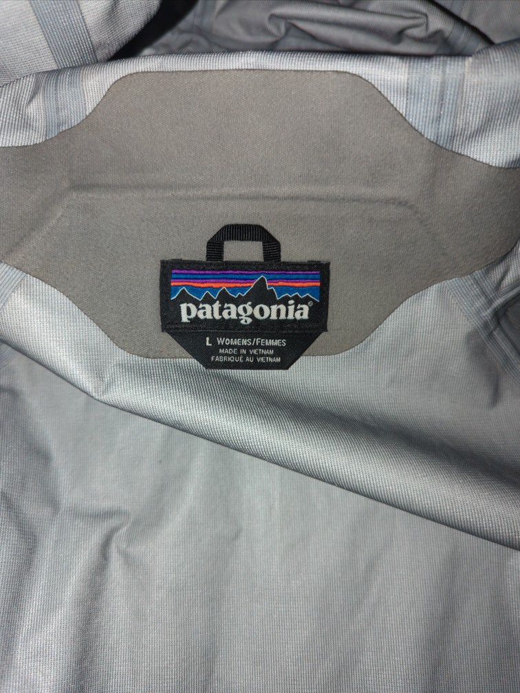 Women's Patagonia Raincoat Large