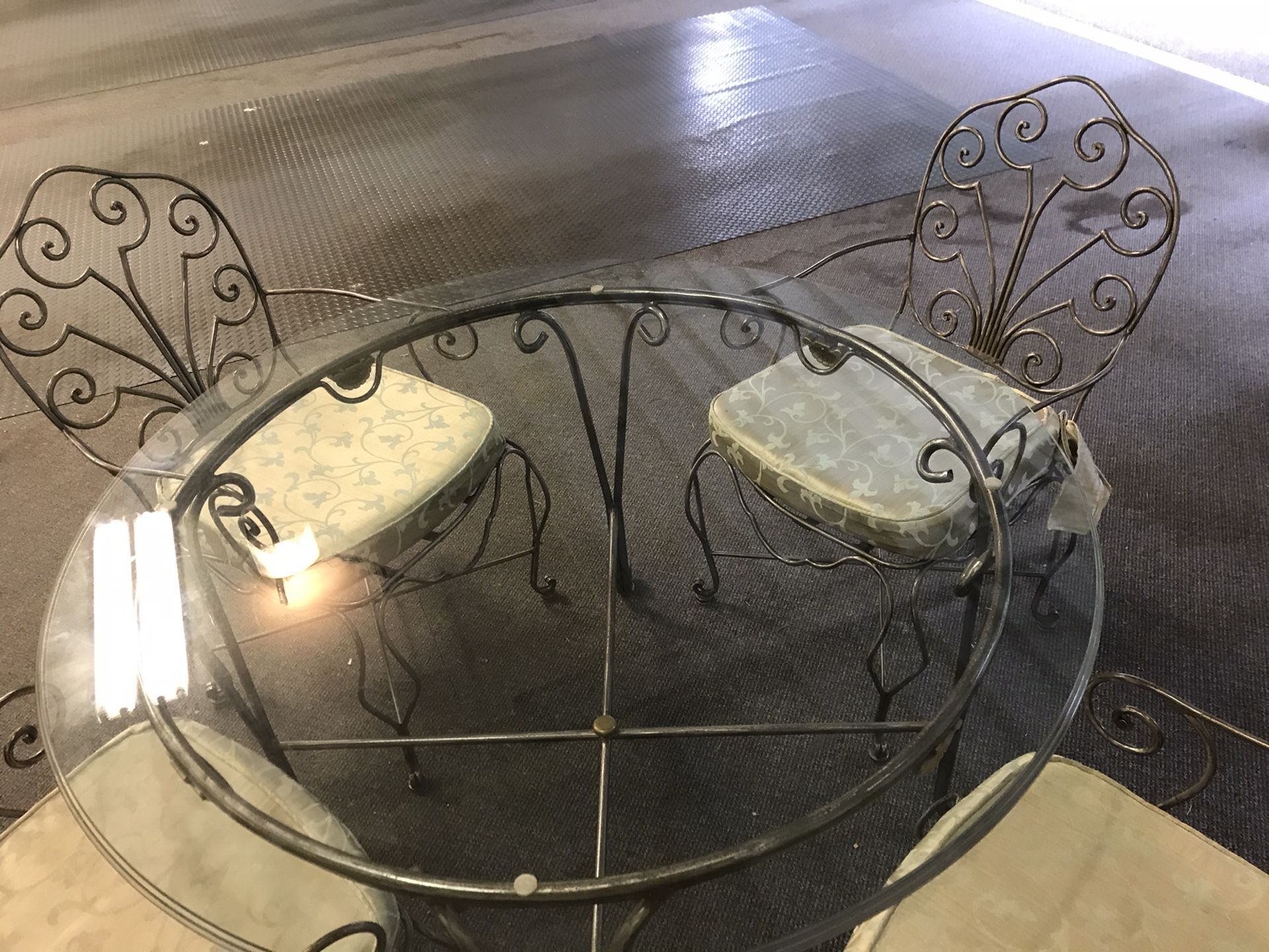 Beautiful Glass 5pc dining nook or patio set