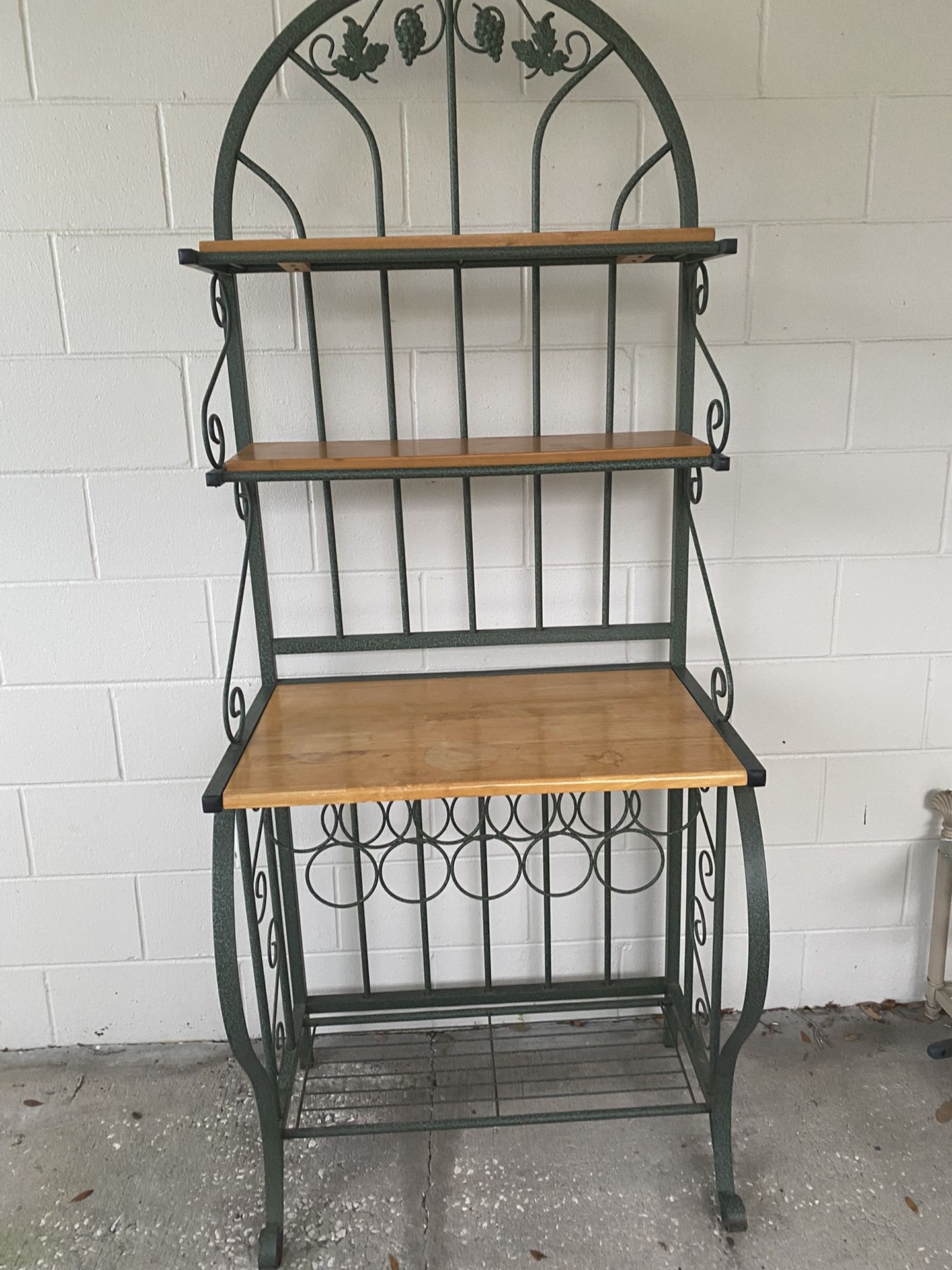 BAKERS RACK $30