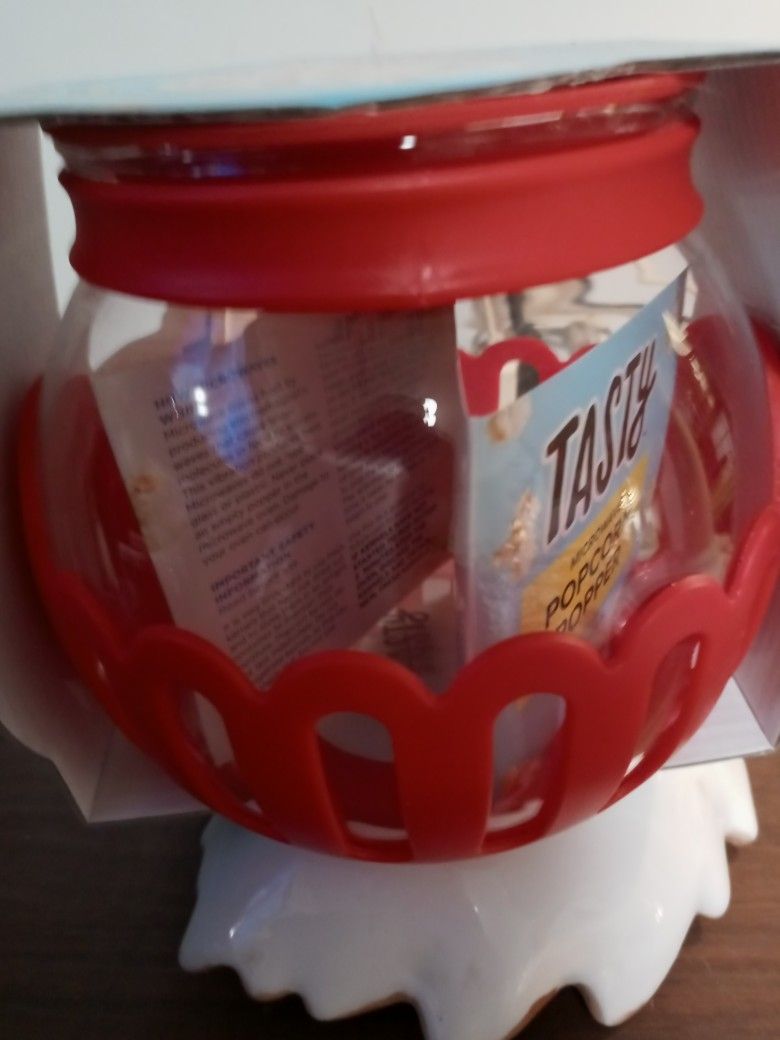 TASTY - Microwave Popcorn Popper 1.5 Quart Microwave Safe Healthier Popcorn Popper BRAND NEW NEVER USED
