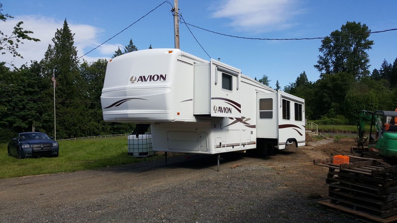 1999 fleetwood Avion 5th wheel 37.5ft for Sale in Snohomish, WA - OfferUp