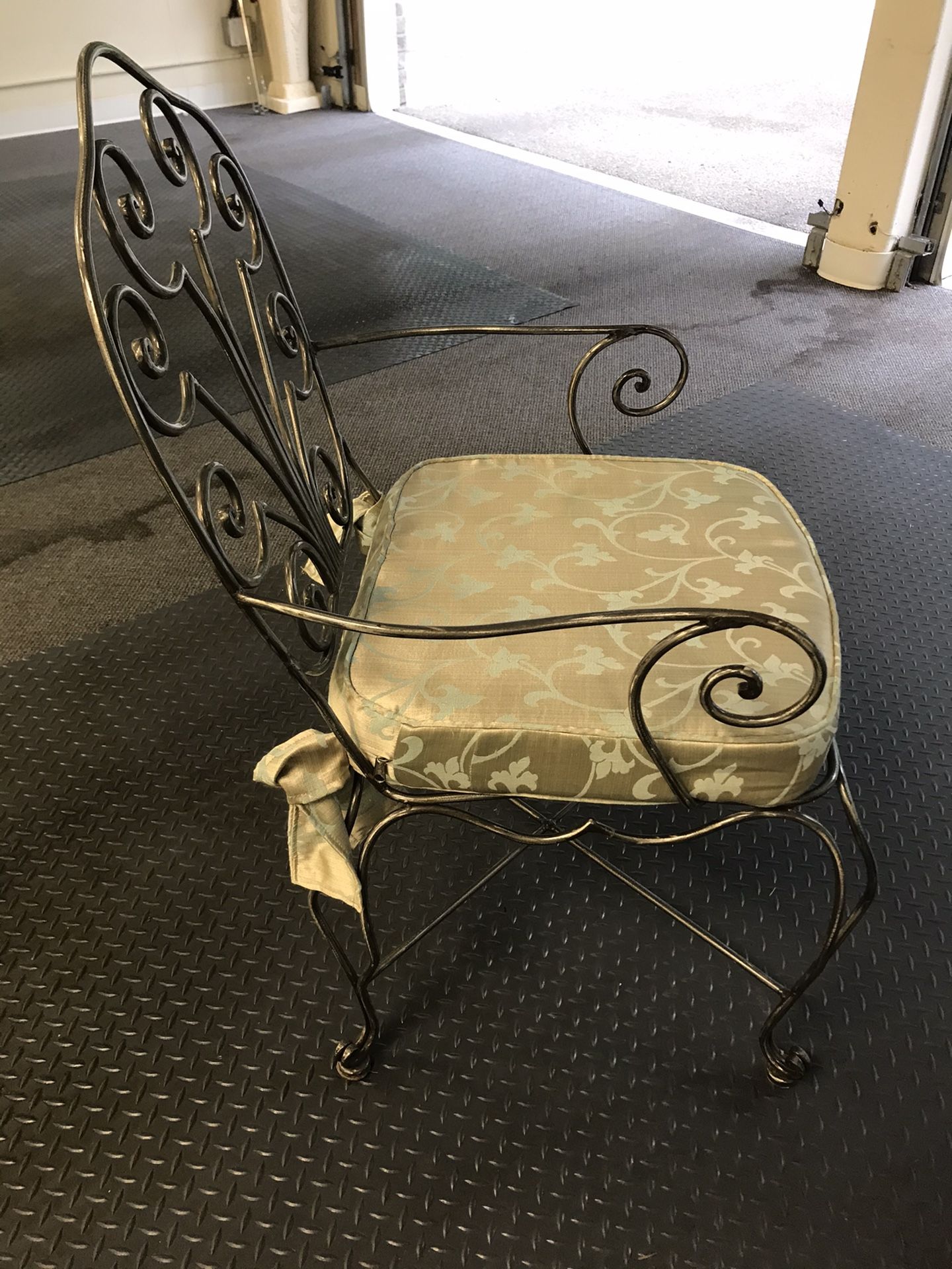 Beautiful Glass 5pc dining nook or patio set