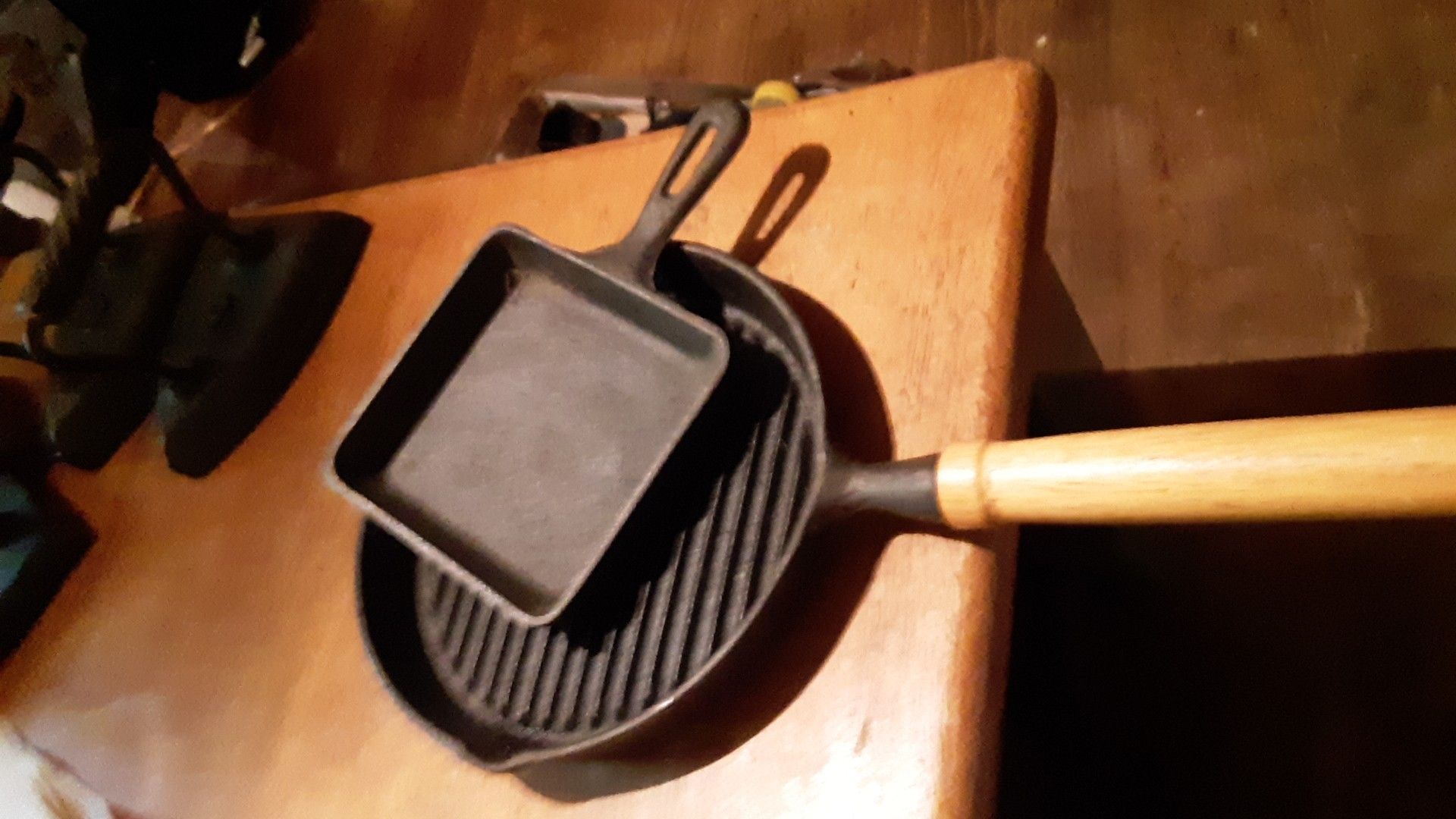 2 Taiwan cast iron frying pan
