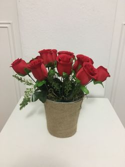 Handmade floral arrangement - Arreglos florales hechos a mano - Rosas for  Sale in Miami, FL - OfferUp