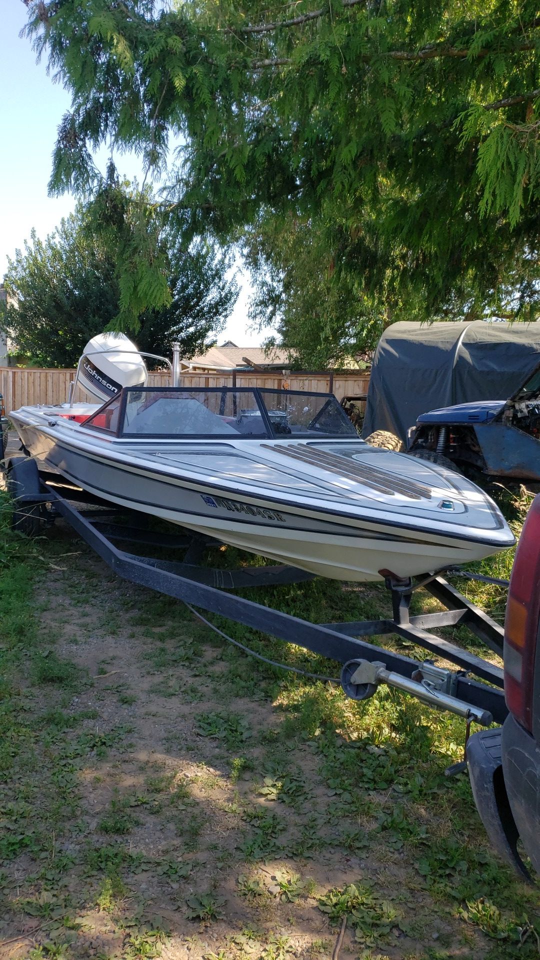 1988 Barefoot Sanger Ski Boat 225 Johnson for Sale in Tacoma, WA - OfferUp