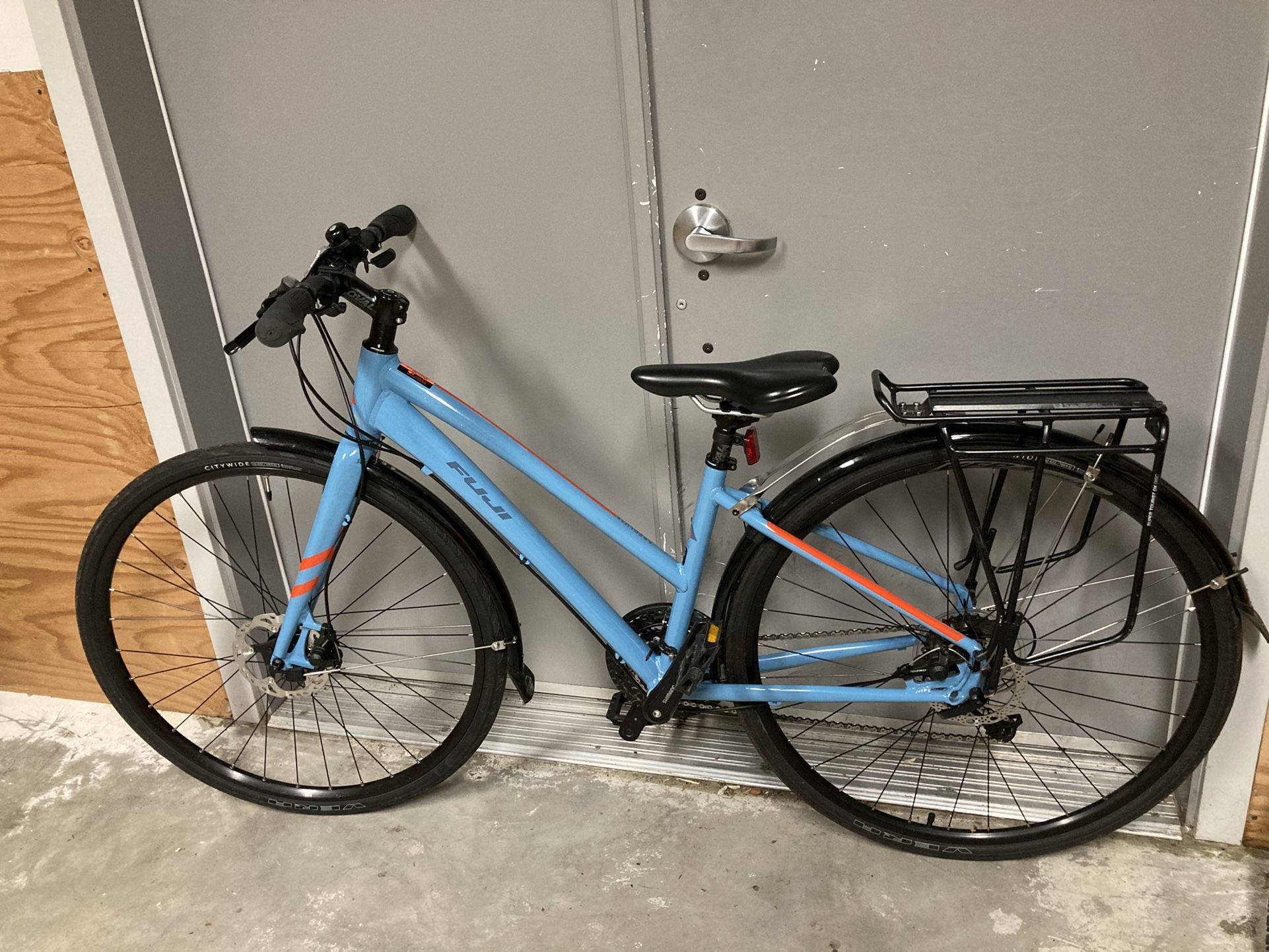 Fuji Hybrid Disk Brake Bike Small (rider Hight 5’0”5’5”) (Pending