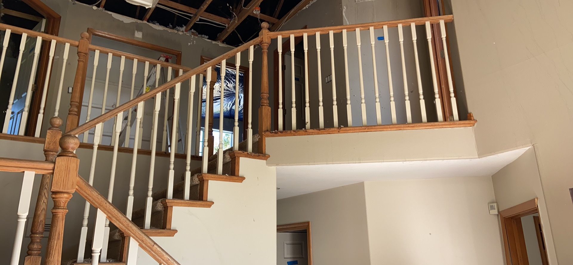 House banister Smells from housefire no damage