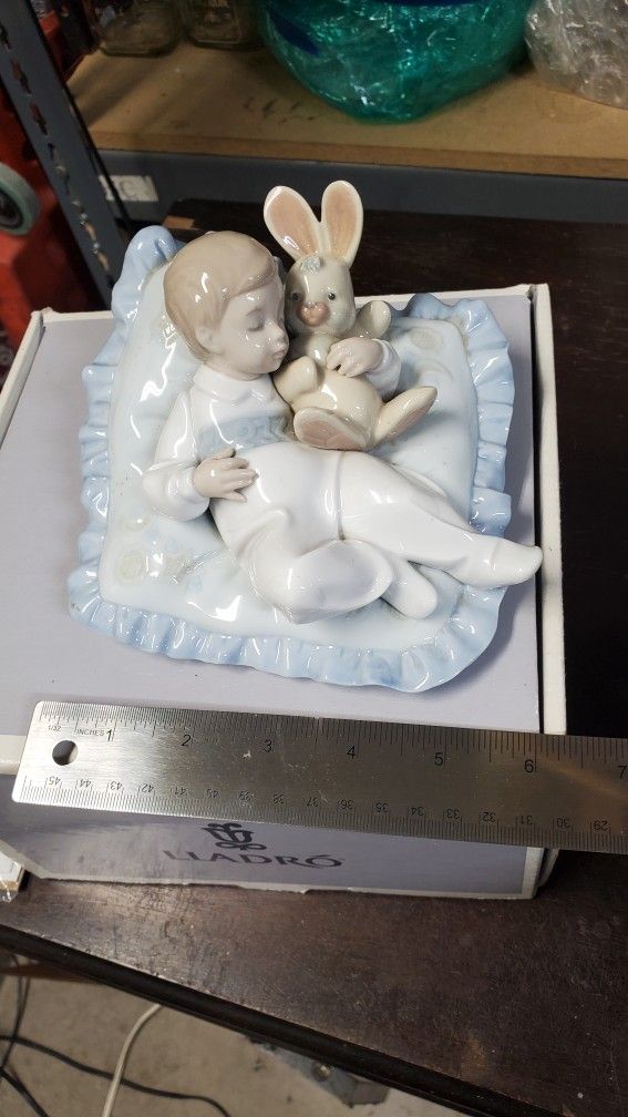 Lladro Porcelain Figurine "Taking A Snooze" #06791. with Box And Paperwork. NICE