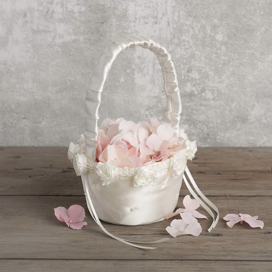Beautiful Soft White Flower Girl Basket *NWT*🌸🌺